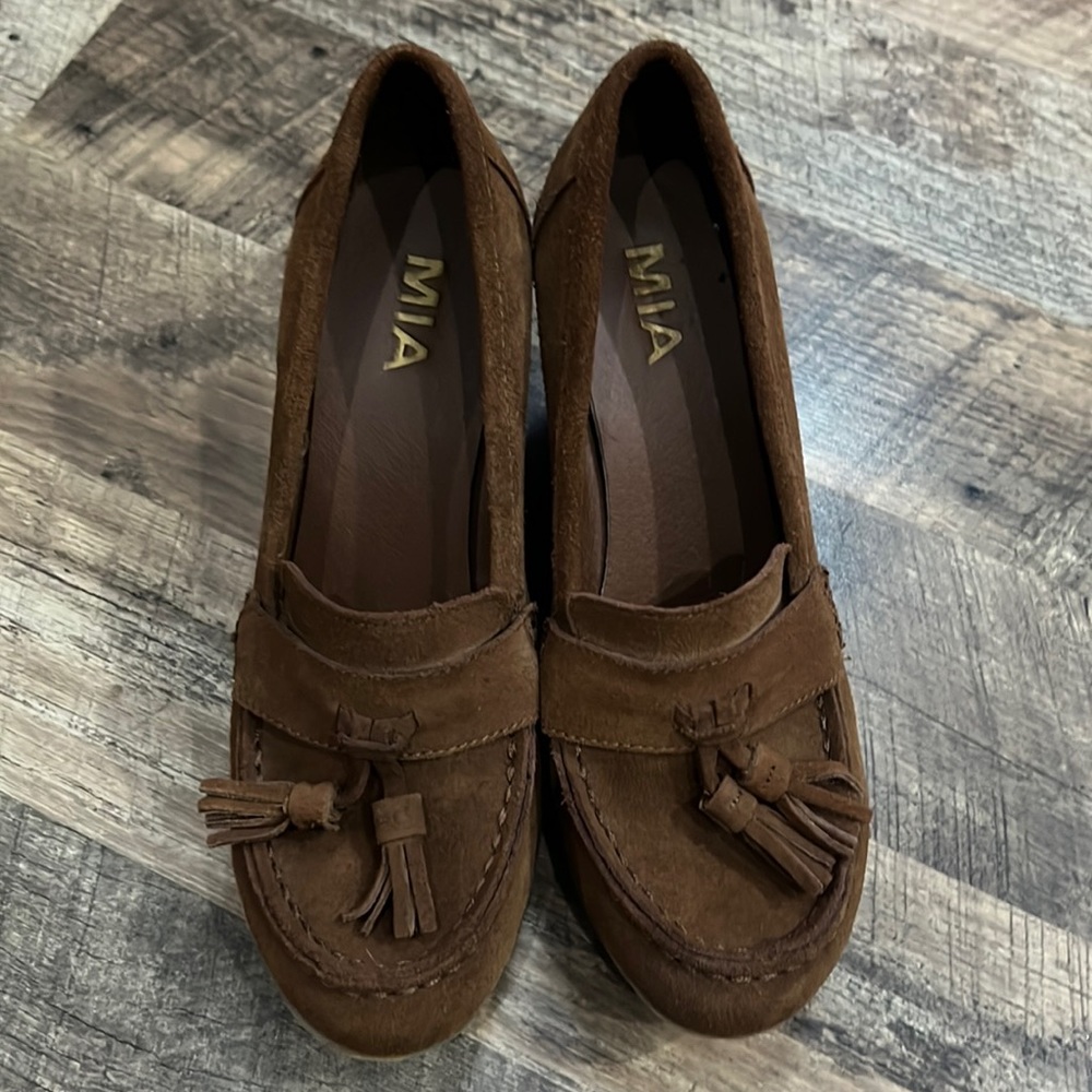 MIA brown wedges
